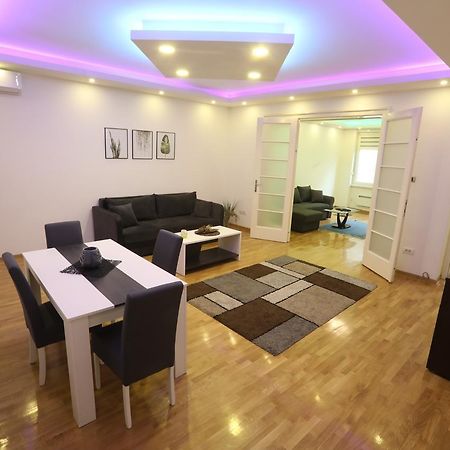 De Luxe Republic Square Apartment Of 100Sqm Belgrad Exterior foto